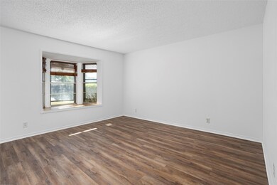 617 Hallvale Dr, Fort Worth, TX 76108 - photo 6