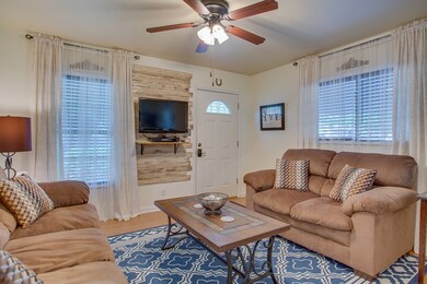 1107 N Adams St, Fredericksburg, TX 78624 - photo 2