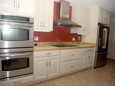 Stainless steel appliances and cabinets w/ pull ou