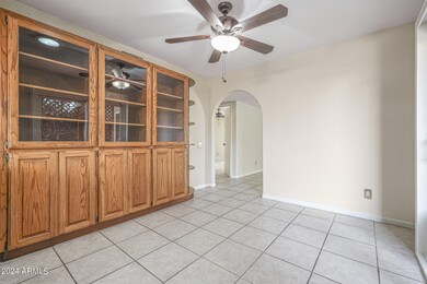 Eat-in area w/ built-in hutch