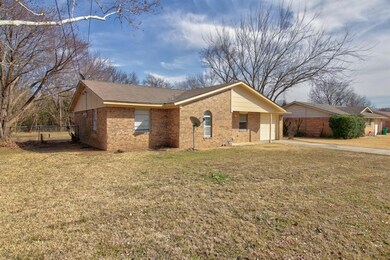 1400 S Howeth St, Gainesville, TX 76240 - photo 3
