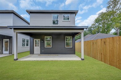823 Enterprise St, Houston, TX 77088 - photo 4