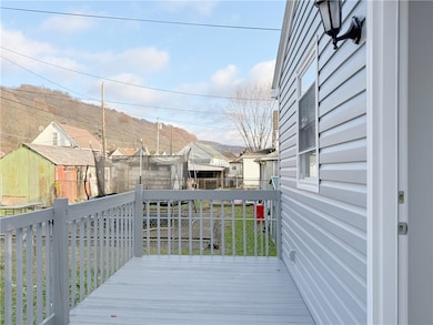 1252 Jefferson St, Vandergrift, PA 15690 - photo 6