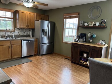 9826 N Country Dr, Effingham, IL 62401 - photo 5