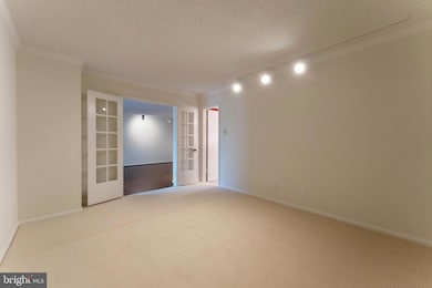Regency unit 410, McLean, VA 22102 - photo 6