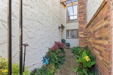 9818 Bent Branch Ln, Dallas, TX 75243 - photo 2