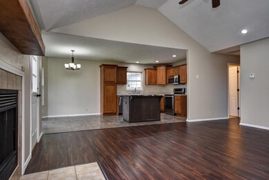 645 Parrish Ln Living Room 3