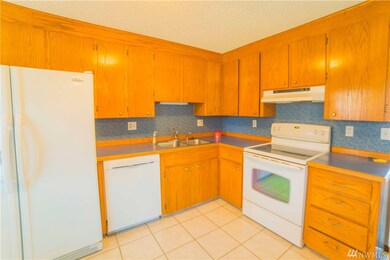 1106 9th St NE, East Wenatchee, WA 98802 - photo 3