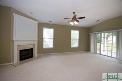 Living Room / Fireplace