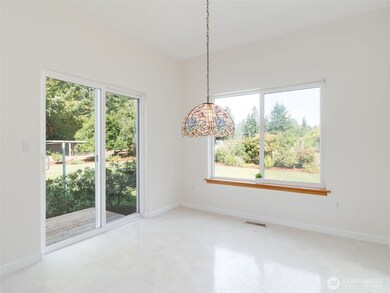 Dining Room w/Double Sliders