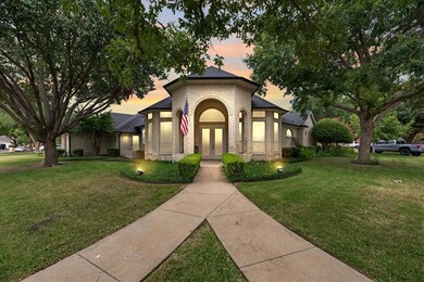 8 Velvet Ct Front Center Yard
