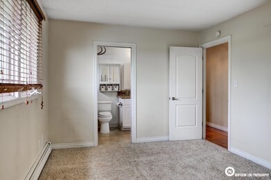 27_MasterBedBath