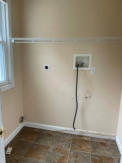 22 Burr St, Springfield, MA 01109 - photo 5