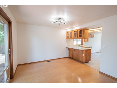 6894 C St, Springfield, OR 97478 - photo 7