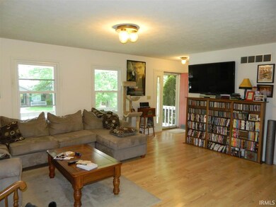 818 W Rosewood Dr, Bloomington, IN 47404 - photo 2