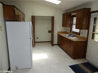 5909 Sara Kay Dr, North Chesterfield, VA 23237 - photo 4