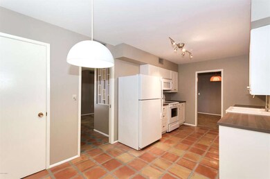 10011 W Caron Dr, Sun City, AZ 85351 - photo 7