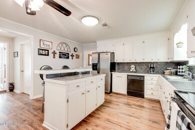 2 (3 of 24) Kitchen