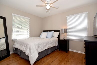 874 S Hillside Ave, Elmhurst, IL 60126 - photo 2