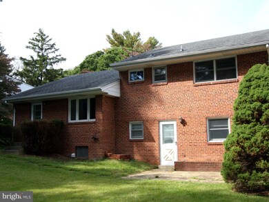 1103 Roberta Ct, McLean, VA 22101 - photo 2