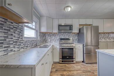 426 Emerson St, Vandergrift, PA 15690 - photo 4