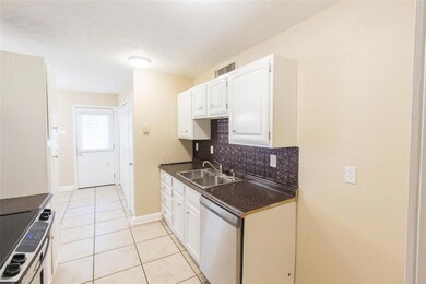 7427 Sandhurst Ln N, North Richland Hills, TX 76182 - photo 4