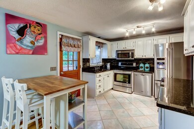 2 Boston Dr, Shrewsbury, MA 01545 - photo 4