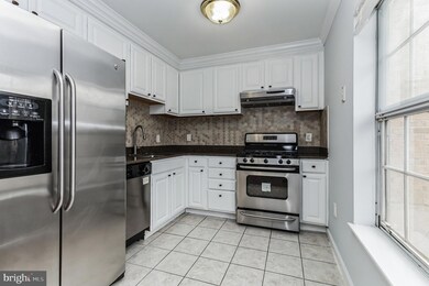 9491 Linden Leaf Ct unit 5, Fairfax, VA 22031 - photo 2