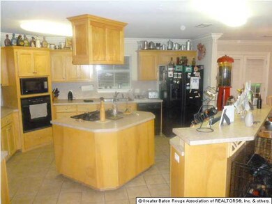 The kitchen has beautiful oak cabinets, with a hug