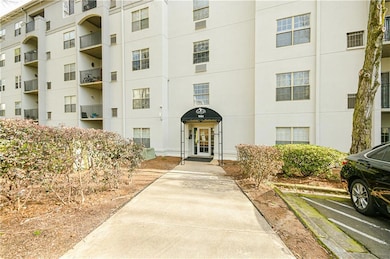 View of apartment building / complex
