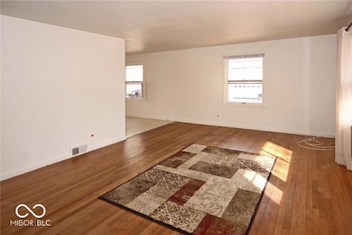 210 W Sycamore St, Zionsville, IN 46077 - photo 6