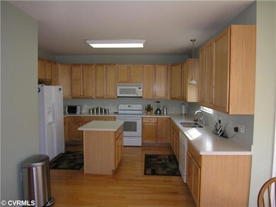 Kitchen - Large kitchen with 42