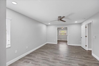 618 Eastpointe Ct, Sarasota, FL 34232 - photo 7