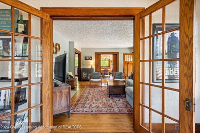 06-303-E-Main-St-DeWitt-MI-48820-WindowS