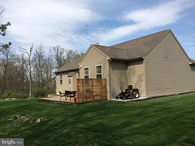 817 Dickeys Dr, Chambersburg, PA 17202 - photo 2