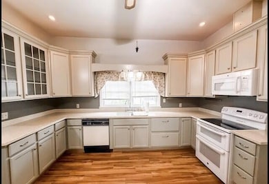 211 S Railroad St, Garfield, GA 30425 - photo 3