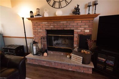 1919 Ridgehurst Dr, Wickliffe, OH 44092 - photo 5