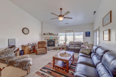 family room (2)