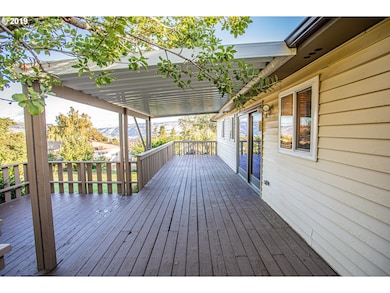 708 E 19th St, the Dalles, OR 97058 - photo 4