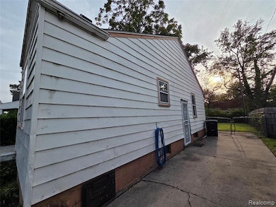 View of side of home