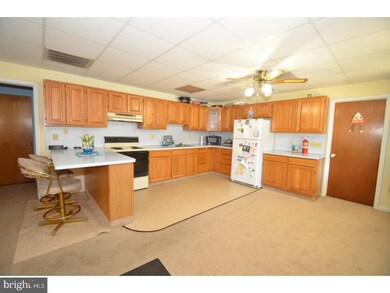 1028 Sherman St, Allentown, PA 18109 - photo 5