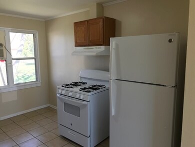 1021 S Elmwood Ave unit B, Waukegan, IL 60085 - photo 6