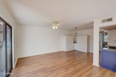 12-web-or-mls-E Palm Ln 221-010