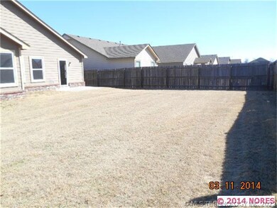 Opposite view of backyard.