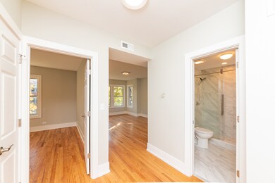 1122 W Addison St unit 2, Chicago, IL 60613 - photo 5