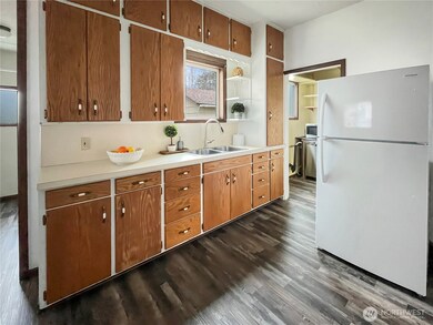 317 E Main St, Centralia, WA 98531 - photo 7