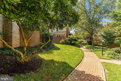 10810 Brewer House Rd, Rockville, MD 20852 - photo 3