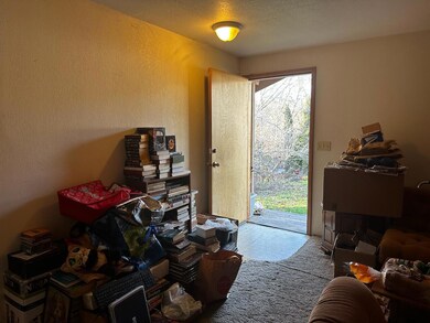 918 Ne 10th St Listing Photos - 2 of 11