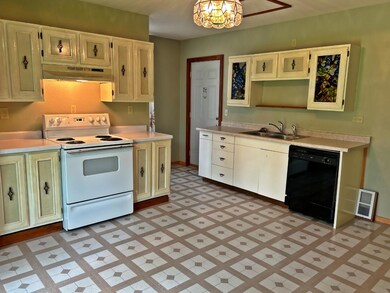 120 E Spirit Ave, Tomahawk, WI 54487 - photo 2