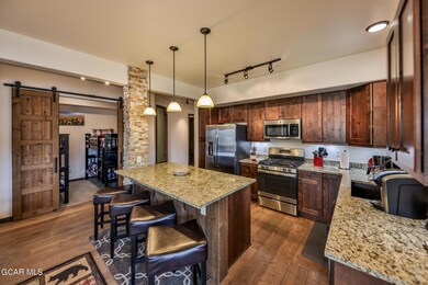 TRAILHEAD114_SM-32